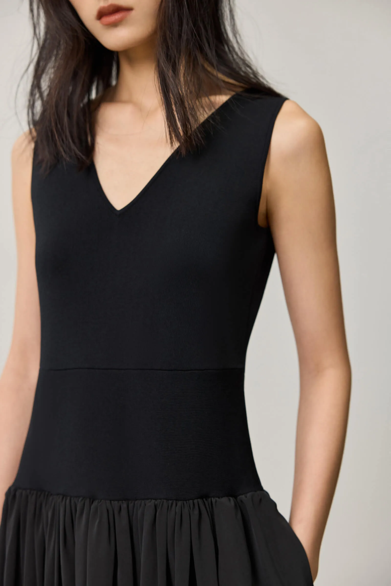 LILY Chic Sleeveless Black Dress